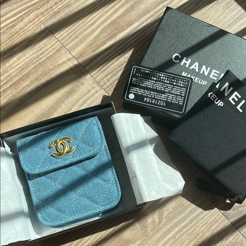 💙❌Sold CHANEL Denim Blue Quilted Pouch with Gold Logo - Picture 4 of 8